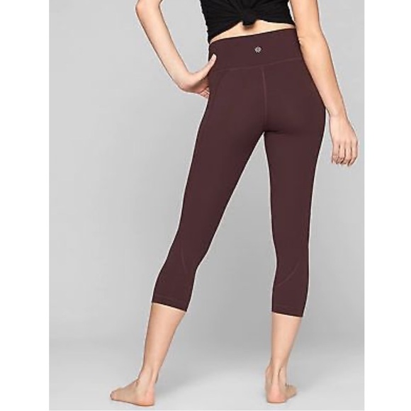 Athleta Salutation Capri Maroon Powervita Mid-Rise Cropped Leggings 591383 EUC S - Picture 2 of 10
